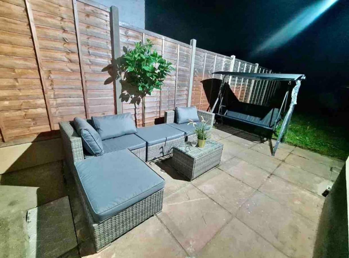 L A Place Croydon, London Villa Norwood Exterior photo