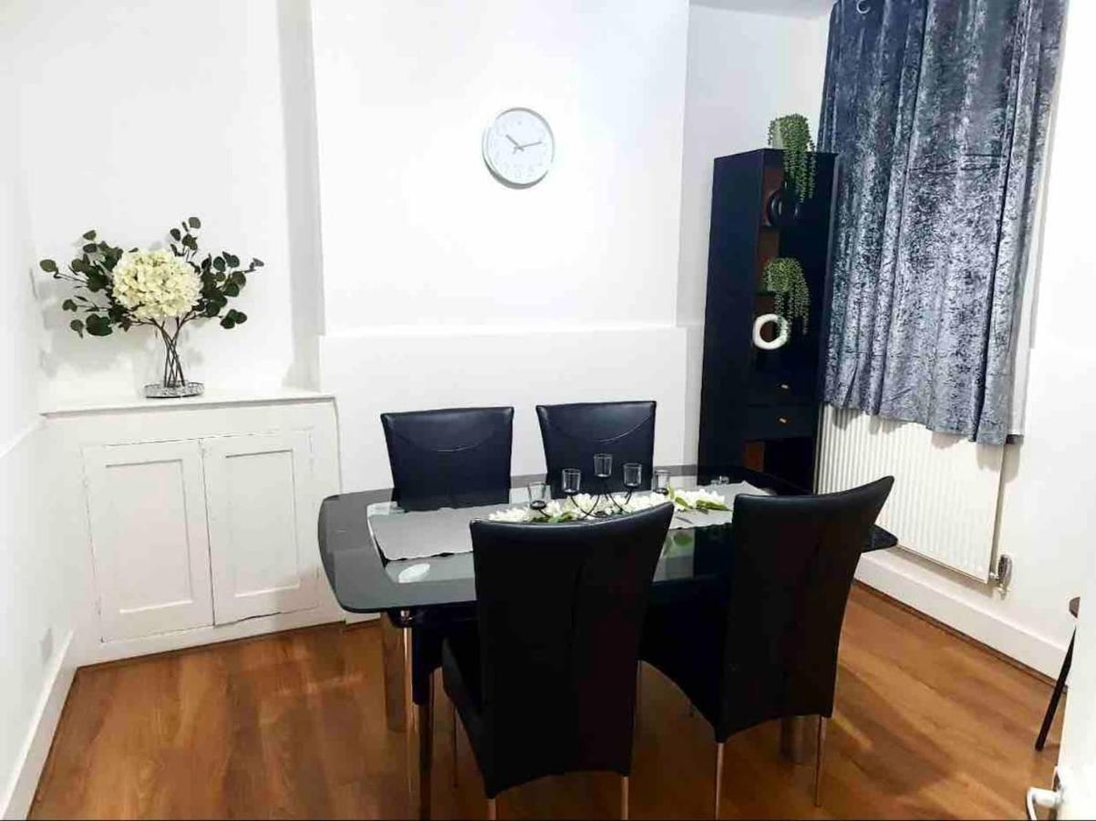 L A Place Croydon, London Villa Norwood Exterior photo